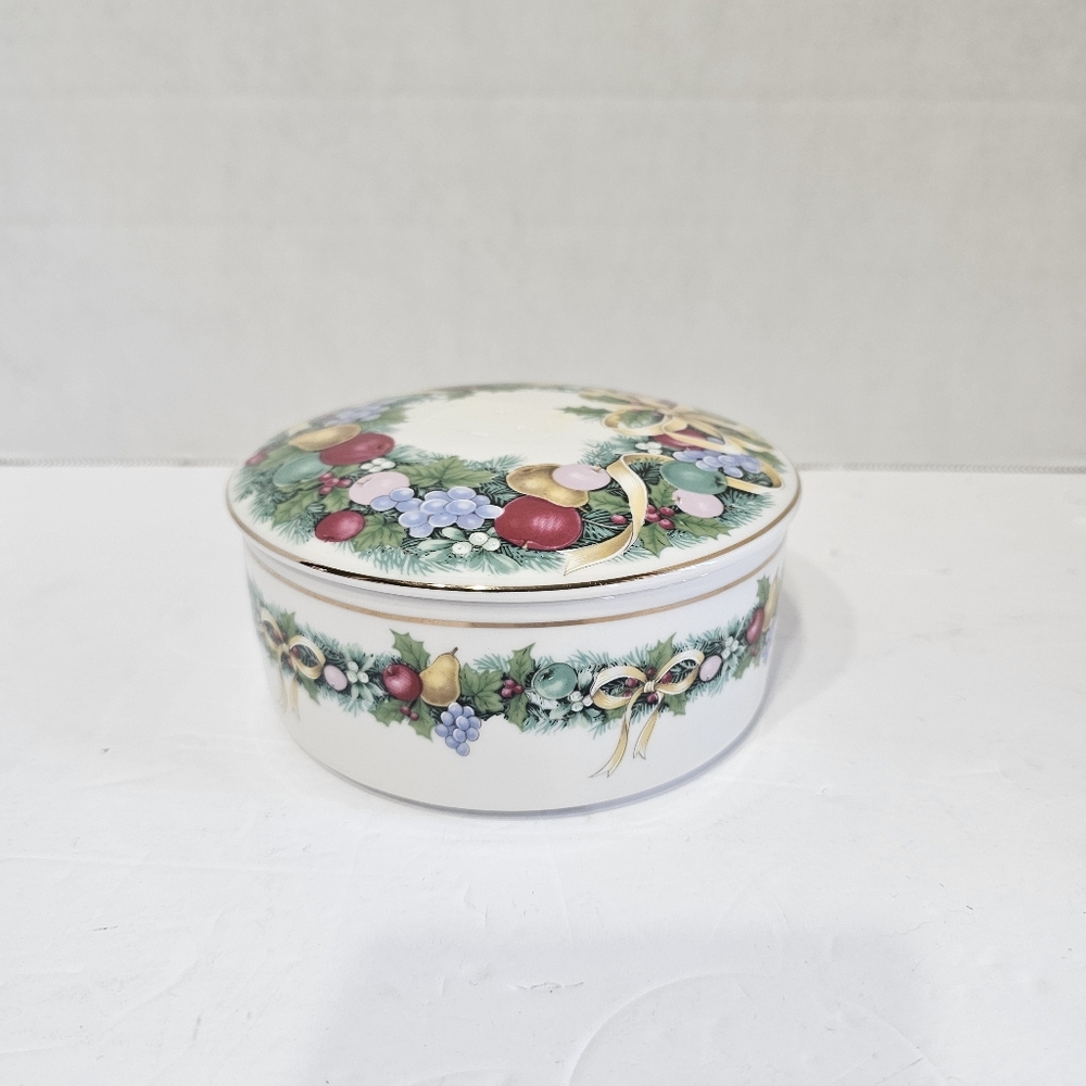 Mikasa Christmas Bouquet Trinket Holder